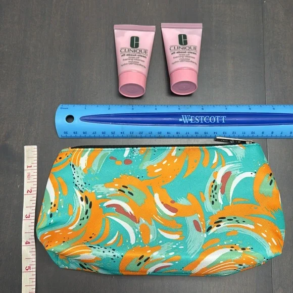 NWT Clinique Bundle- Moisture Surge Face Spray 4.2, 2 Cleansers, 4 Mascaras - Picture 6 of 8